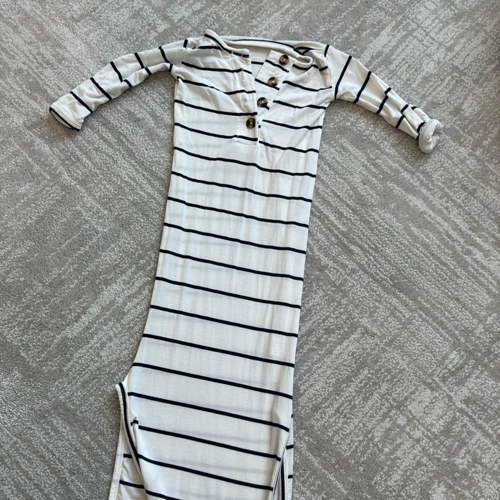 Lou Lou knotted newborn gown
